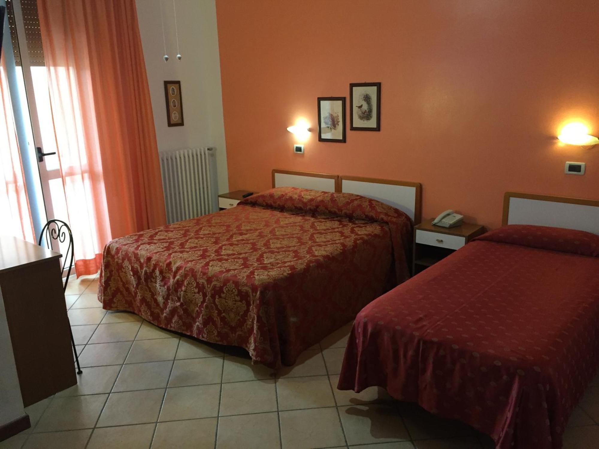 Hotel Magda Novafeltria Стая снимка