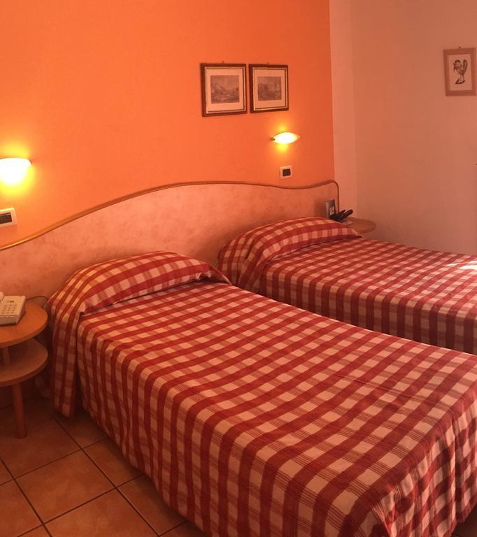Hotel Magda Novafeltria Стая снимка