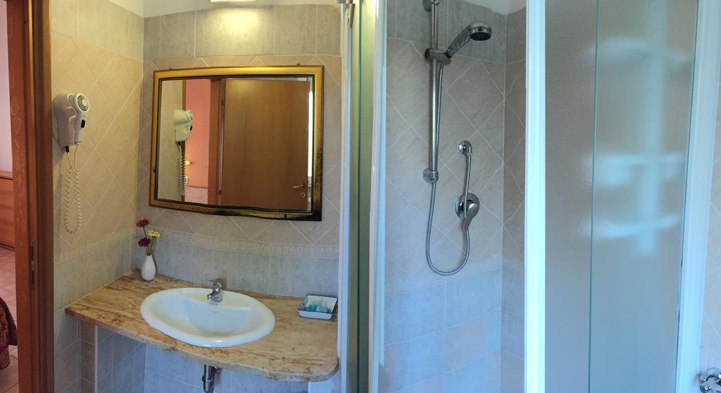 Hotel Magda Novafeltria Стая снимка