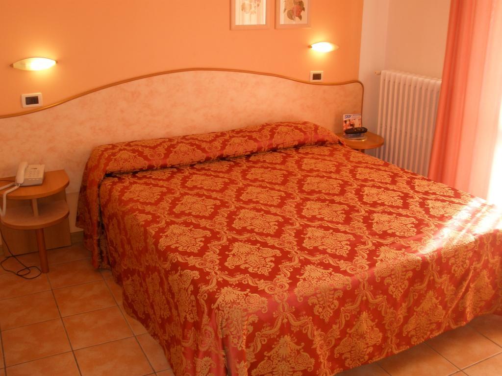 Hotel Magda Novafeltria Стая снимка