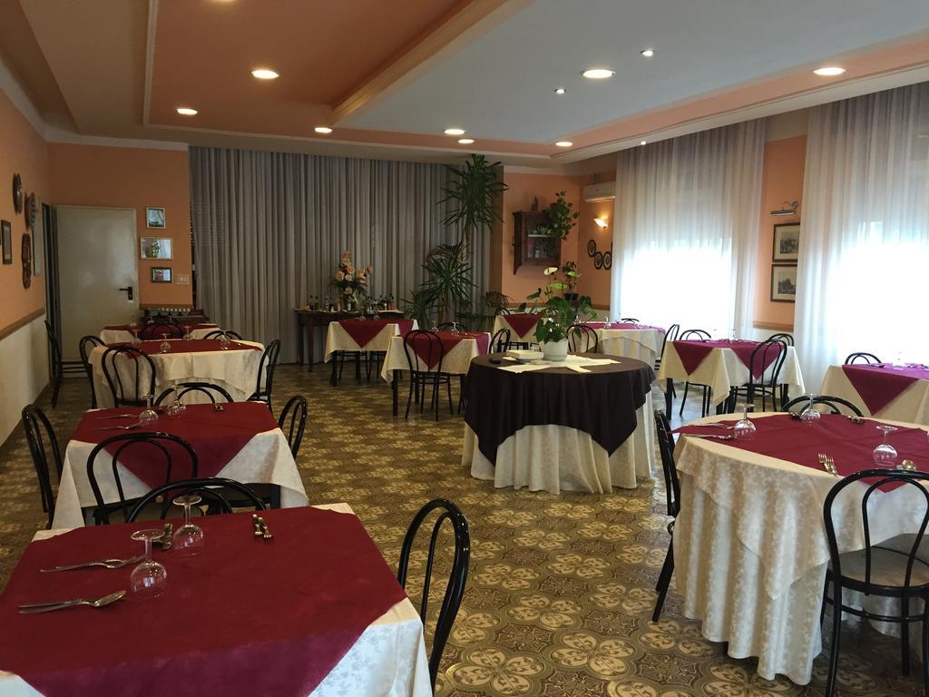 Hotel Magda Novafeltria Екстериор снимка